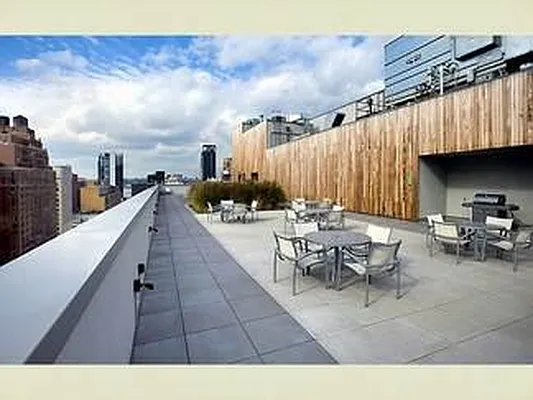 Sold by R New York | media 14