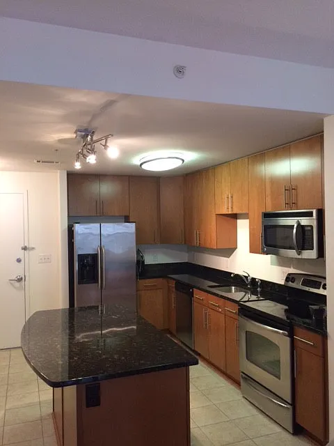 Beautiful 1 bedroom / 1 bath condo with balcony — Photo 3