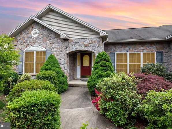 5815 Heatherwood Ct, Enola, PA 17025