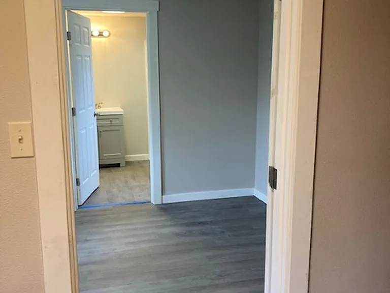 727 Talbot Rd SE — Photo 10