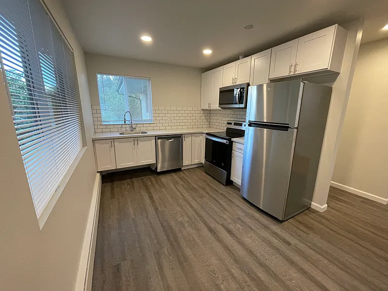 17124 Hillside Dr NE — Photo 4