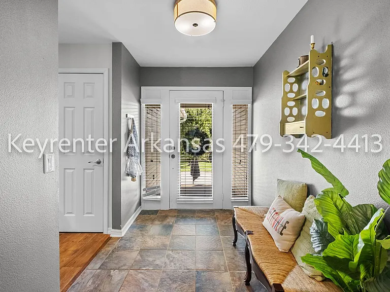 2943 E Setter St — Photo 2
