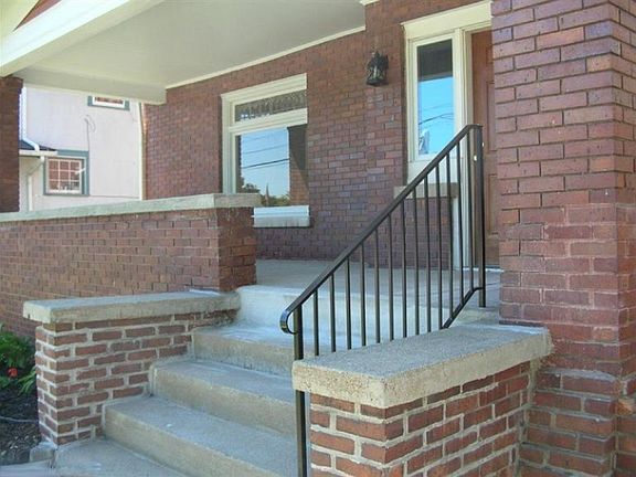 2nd image of 1304 Franklin St SE