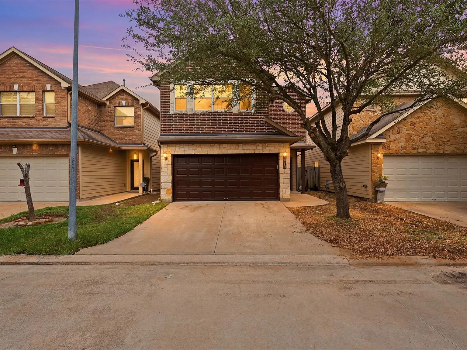 4 bed, 2.5 bath, 1858 sqft, $2,400 — Photo 2