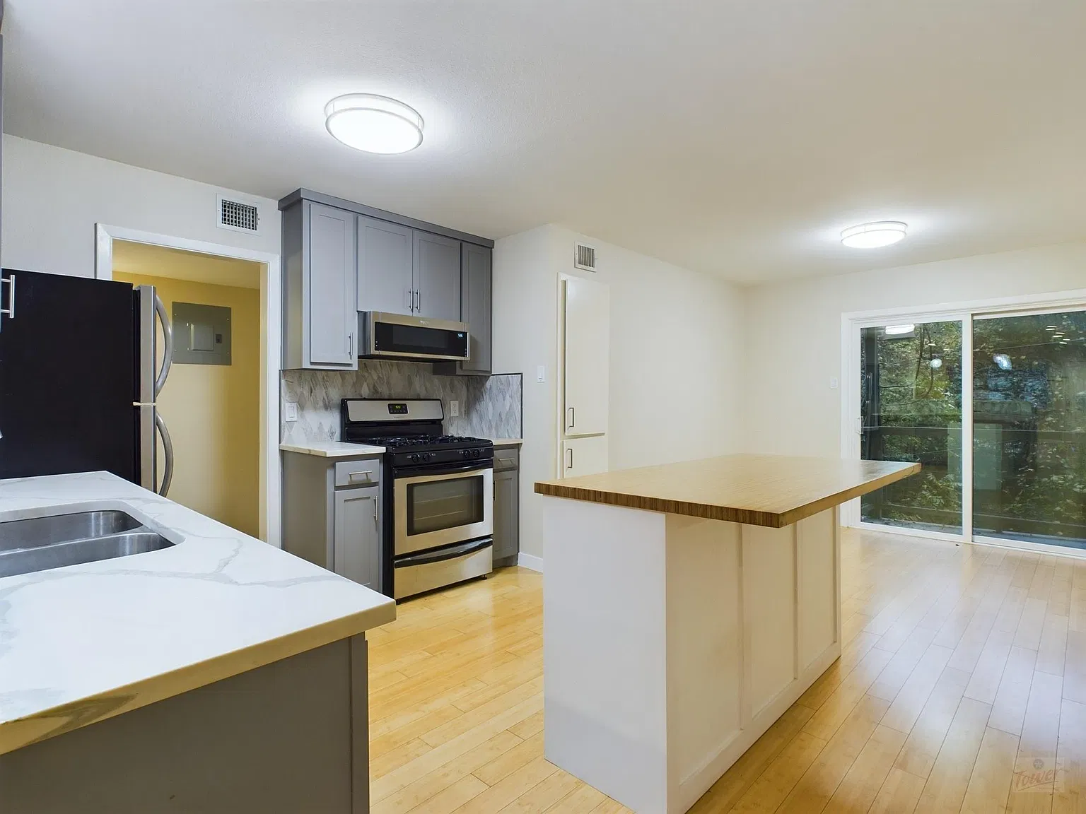 2 bed, 2.0 bath, 1115 sqft, $1,975 — Photo 2
