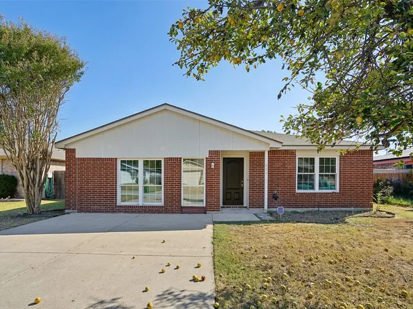 824 McCully St, White Settlement, TX 76108
