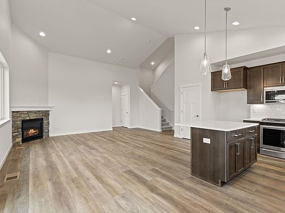 4th image of 2298 N Summit Ct