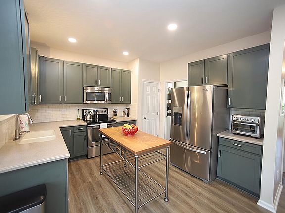 3rd image of 112 Spring Lake Ct