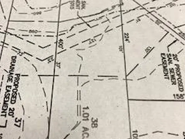 412 Oak Ridge Dr, Lena, IL 61048