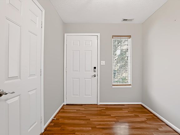 4th image of 11285 Shoreview Cir