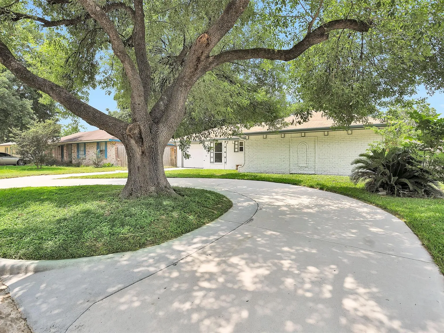 3 bed, 2.0 bath, 1116 sqft, $1,700 — Photo 2