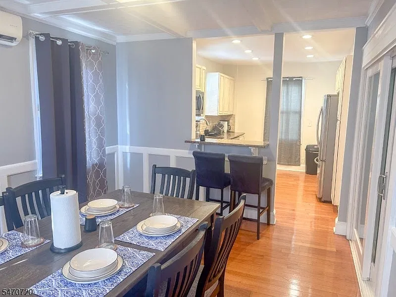 3 bed, 1.5 bath, $2,800 — Photo 4
