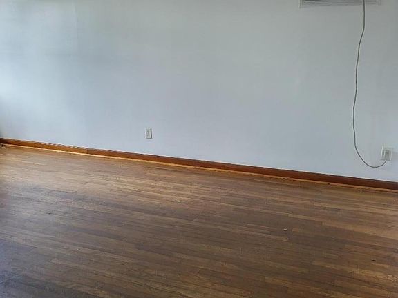 5th image of 762 Old Rd