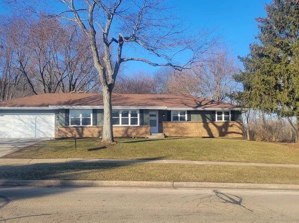 3896 Applewood Ln, Rockford, IL 61114