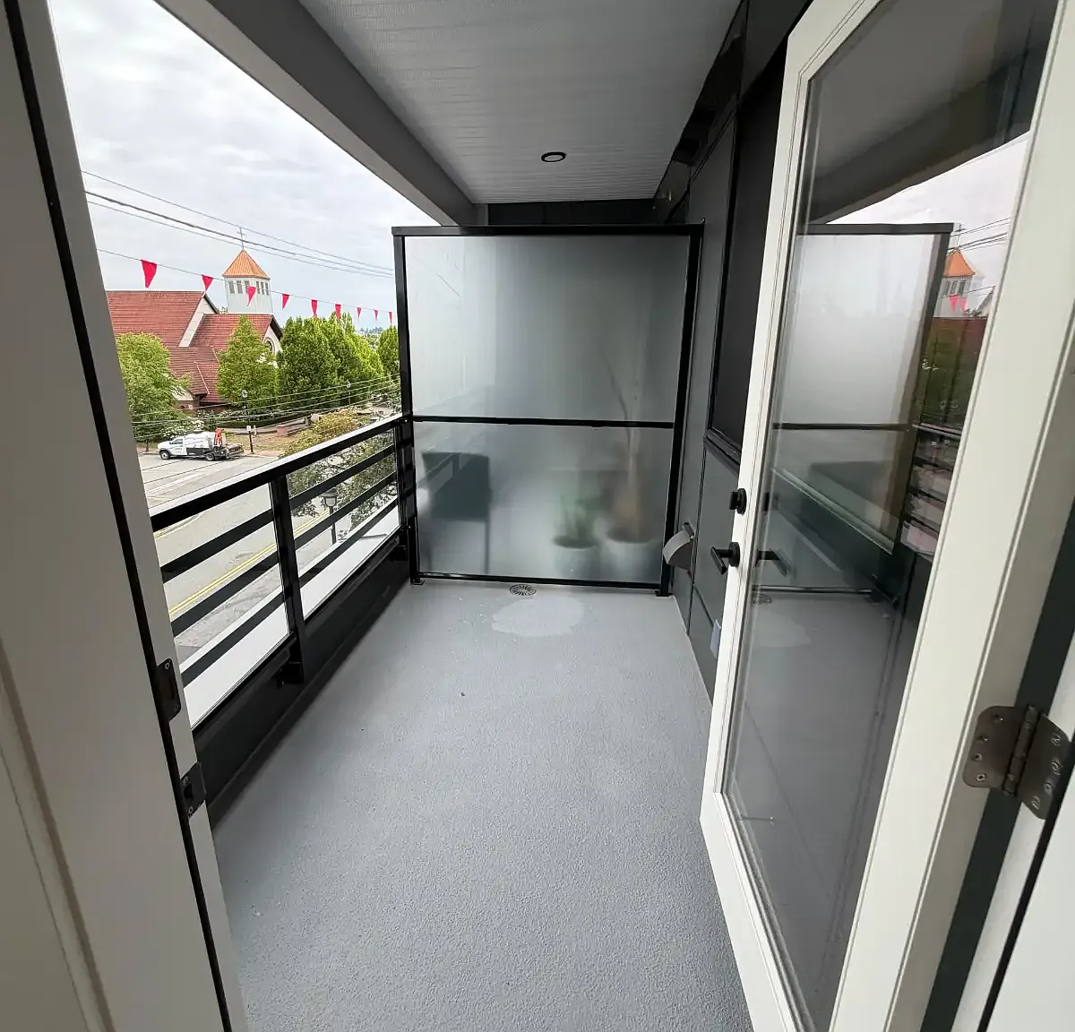 2 bed, 700 sqft, $2,300 — Photo 1