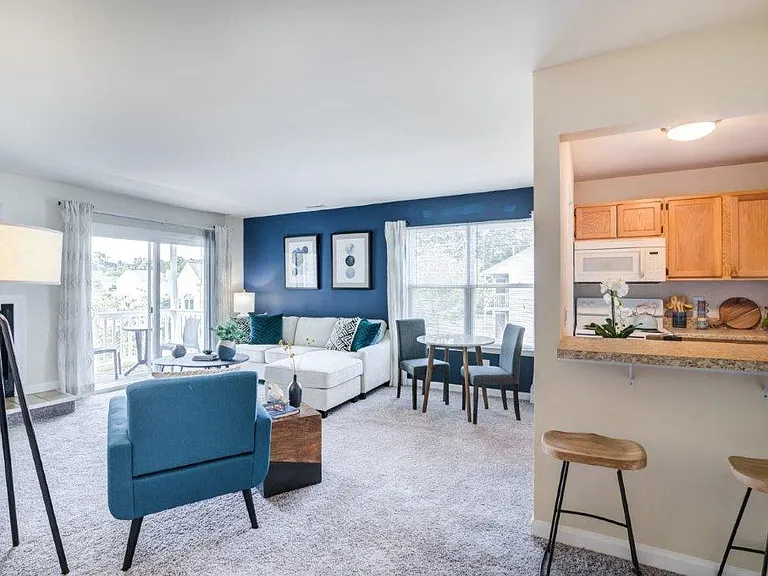 Fox Run Apartments and Townhomes — Photo 5