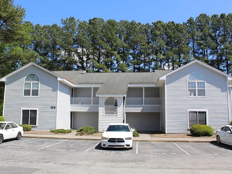 104 W Victoria Ct #F — Photo 1