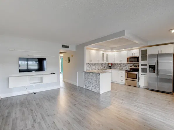 1048 Lincoln Pl, Boca Raton, FL 33434