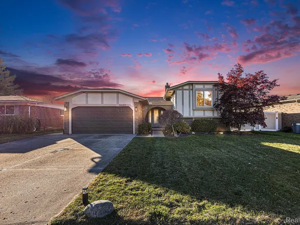 46009 Donahue Ave, Macomb, MI 48044