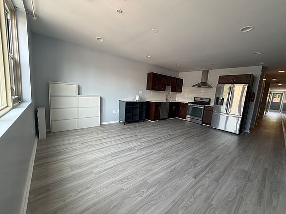2nd image of 811 N Franklin St APT 101