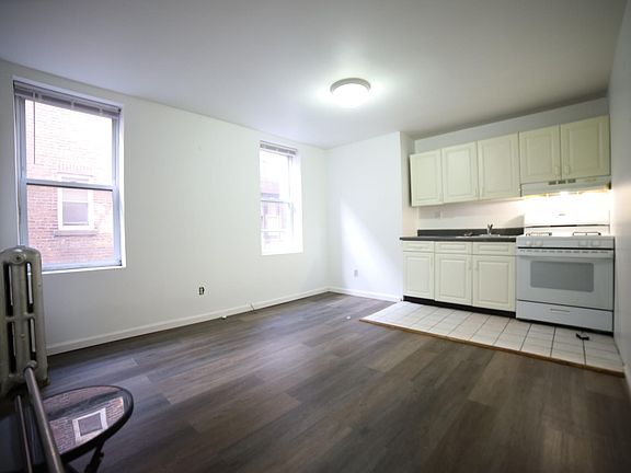 3rd image of 60 Glenwood Ave APT 305