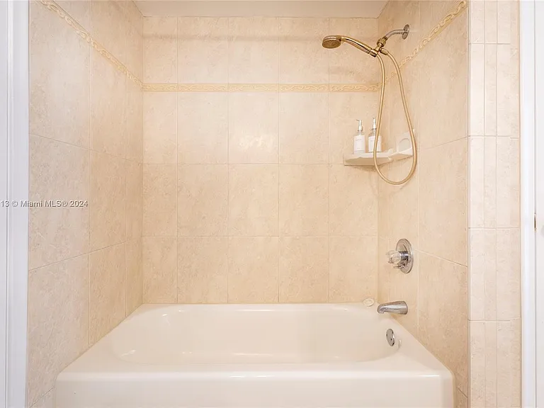 10130 SW 70th Ave — Photo 30
