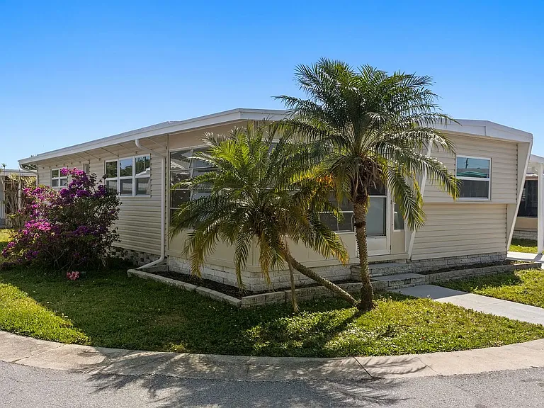 2505 E Bay Dr #88 — Photo 16