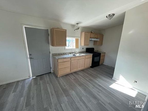 3rd image of 564 Barham Avenue