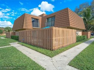 2557 Lakeview Ct #2557, Hollywood, FL 33026