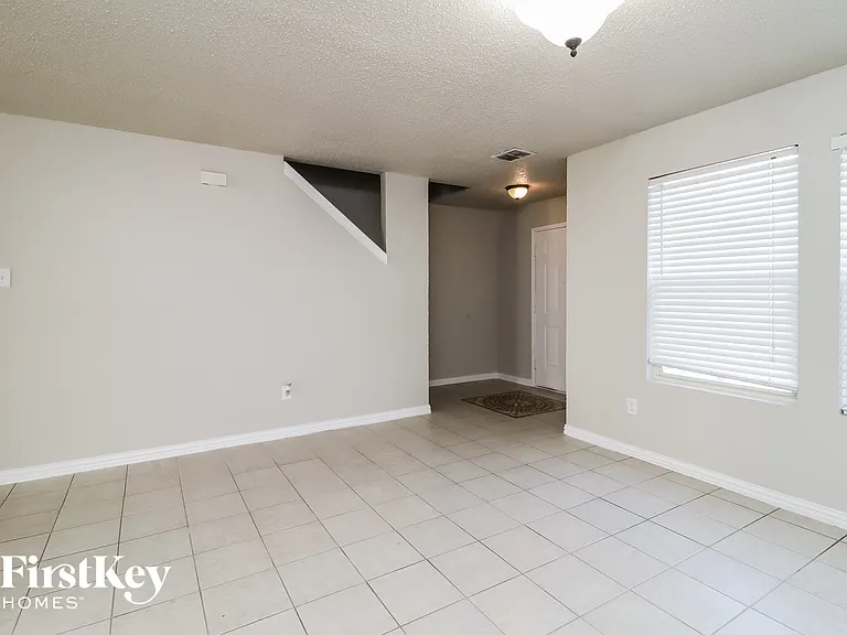 3913 Fox Run Dr — Photo 6
