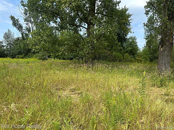 4th image of 2911 E Sanilac Rd