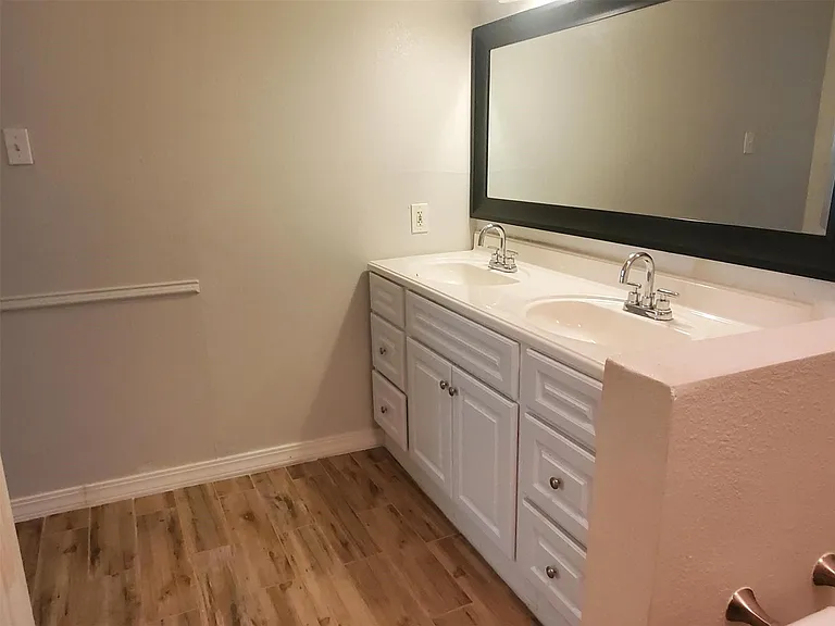 1514 Zora St — Photo 13