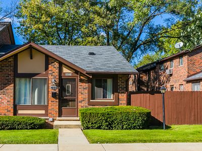 18W164 Lowell Ln, Villa Park, IL, 60181