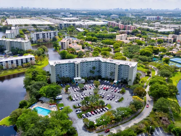 2334 S Cypress Bend Drive #907, Pompano Beach, FL 33069