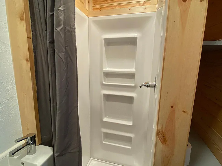 1ST FLOOR BATHROOM