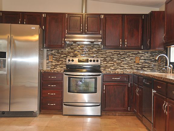 3rd image of 7 Maryvale Dr