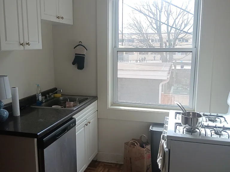 312 Lee St #1 — Photo 2