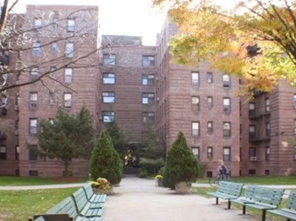 2229 Knapp Street image 1 of 1