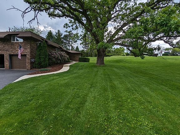 3rd image of 182 Moorland Dr