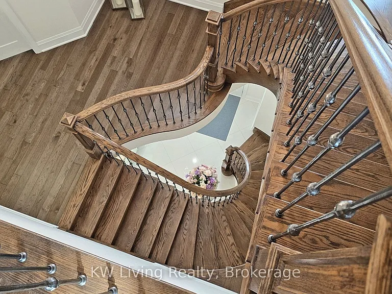 92 Giardina Cres — Photo 39
