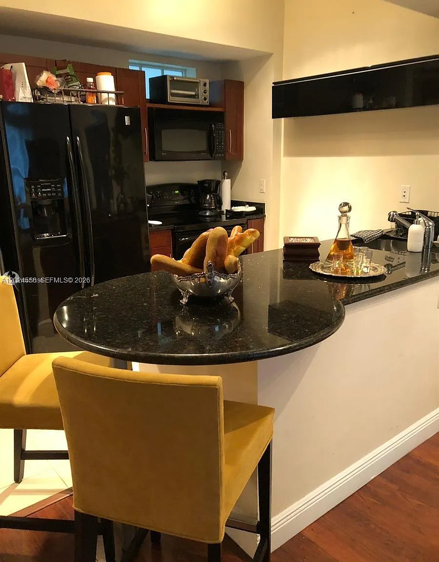 Downtown Dadeland Condo N — Photo 1