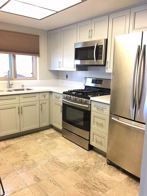 1st image of 6716 Clybourn Ave #20