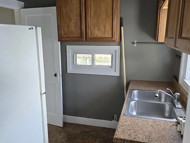1230 Edward Dr — Photo 6