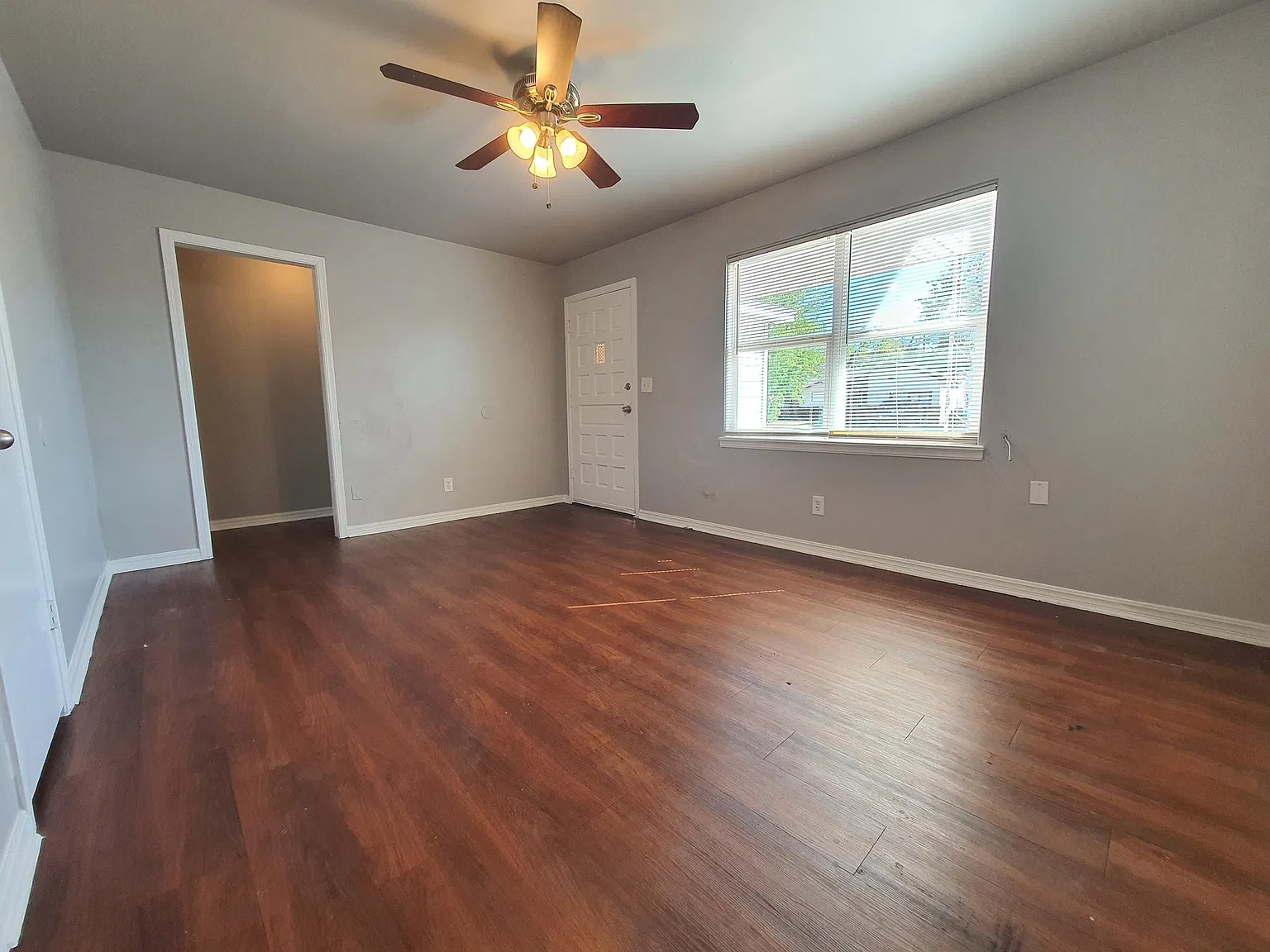3 bed, 1100 sqft, $1,095 — Photo 2