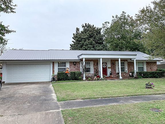 2nd image of 603 McArthur Ln