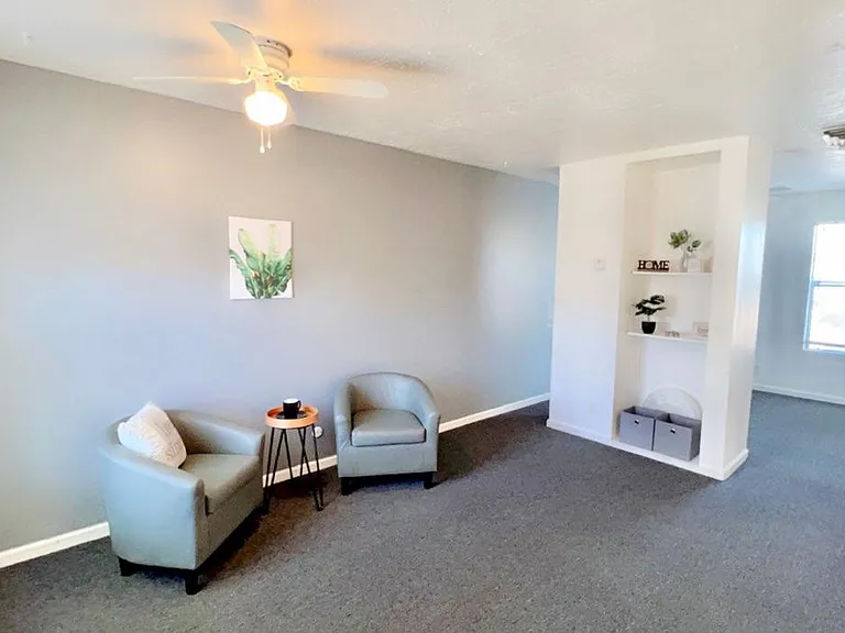 SAN MATEO SUITES — Photo 1