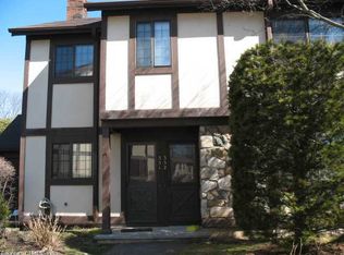 352 Foxwood Ln, Milford, CT 06461