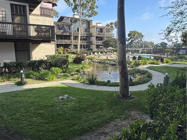 5104 Marina Pacifica Dr S, Long Beach, CA 90803