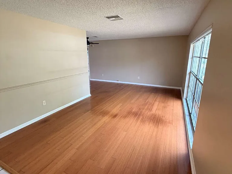 14001 Dominion Ct — Photo 8