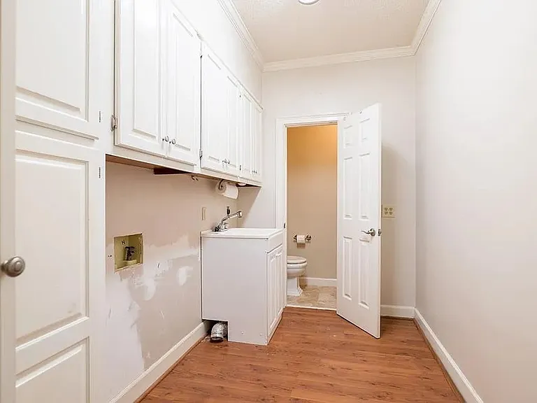 1009 Williamsburg Dr — Photo 29